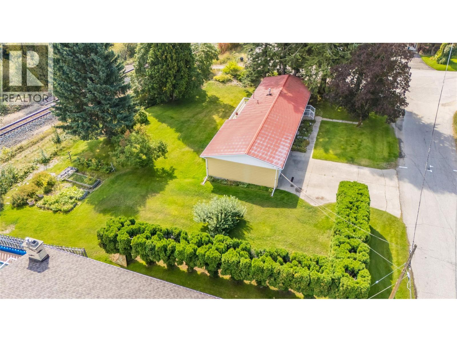 2625 6th Avenue, Castlegar, British Columbia  V1N 2W3 - Photo 6 - 10391397