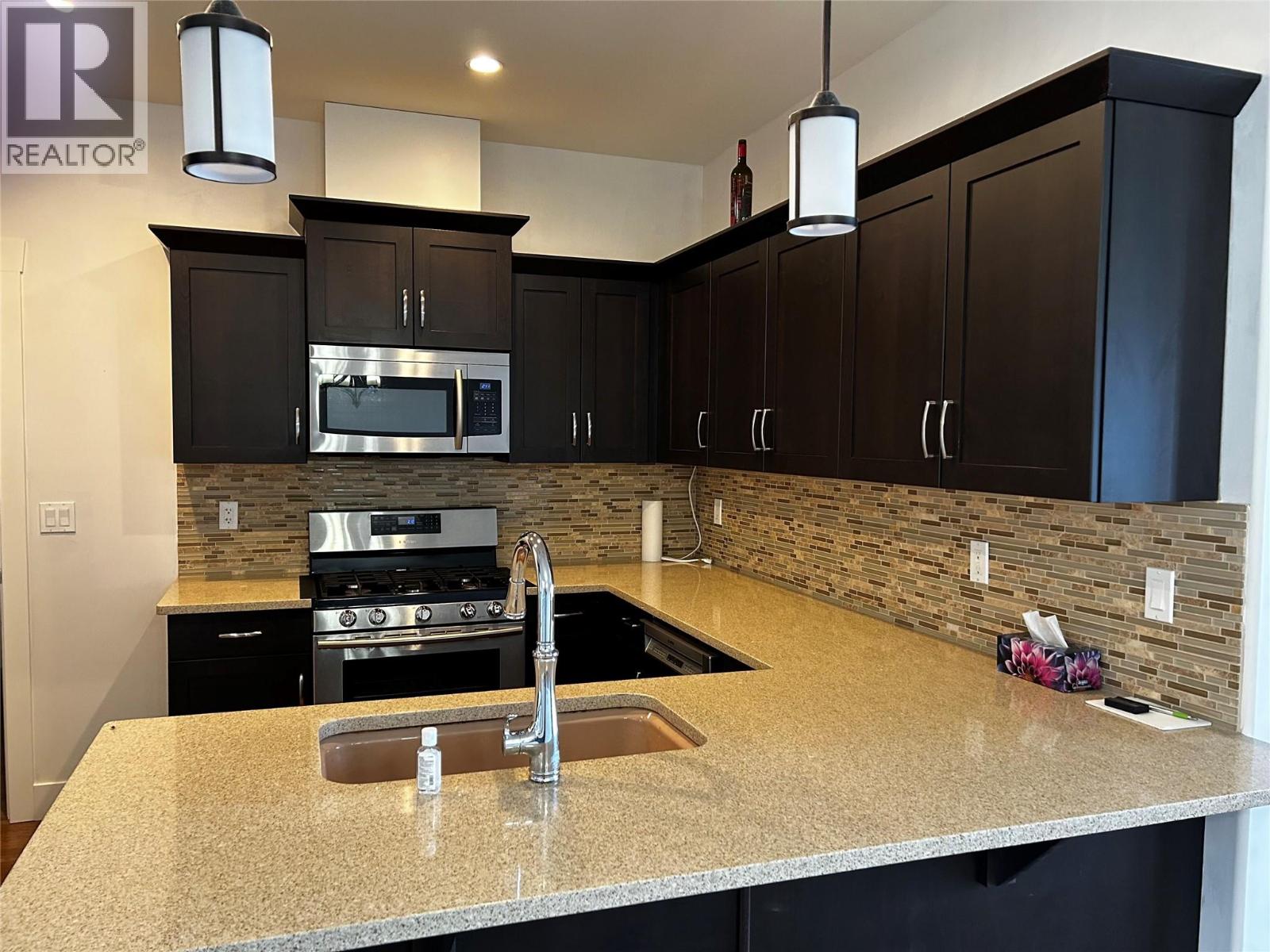 1040 Mt Revelstoke Place Unit# 15, Vernon, British Columbia  V1B 4E3 - Photo 3 - 10391394