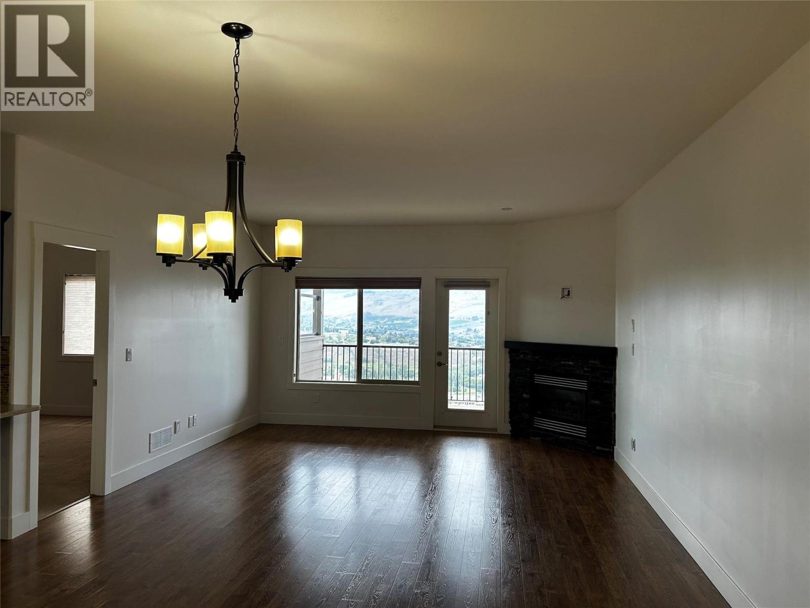 1040 Mt Revelstoke Place Unit# 15, Vernon, British Columbia  V1B 4E3 - Photo 5 - 10391394