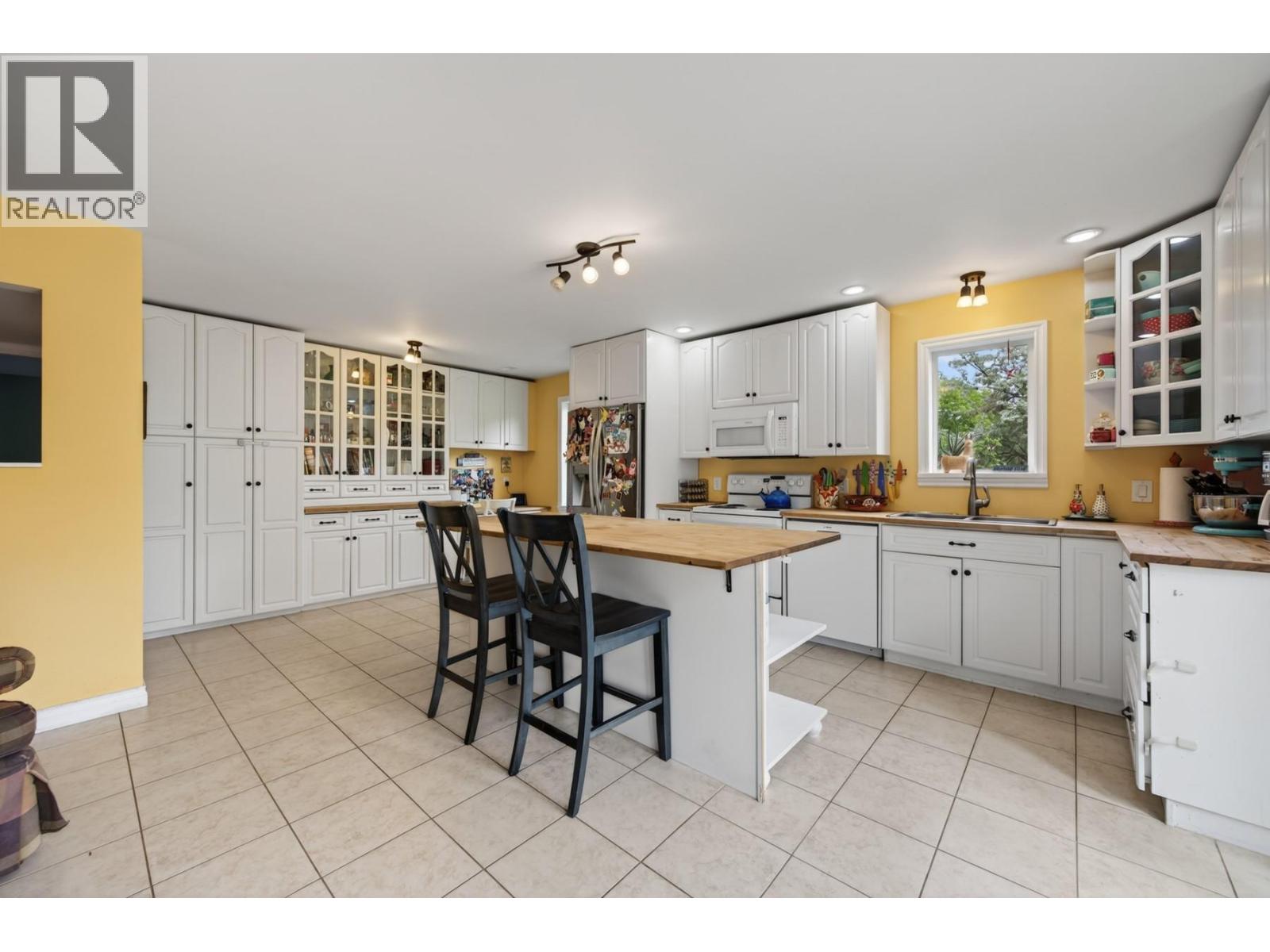1260 Thompson Court, Kamloops, British Columbia  V0K 2J0 - Photo 9 - 10391465