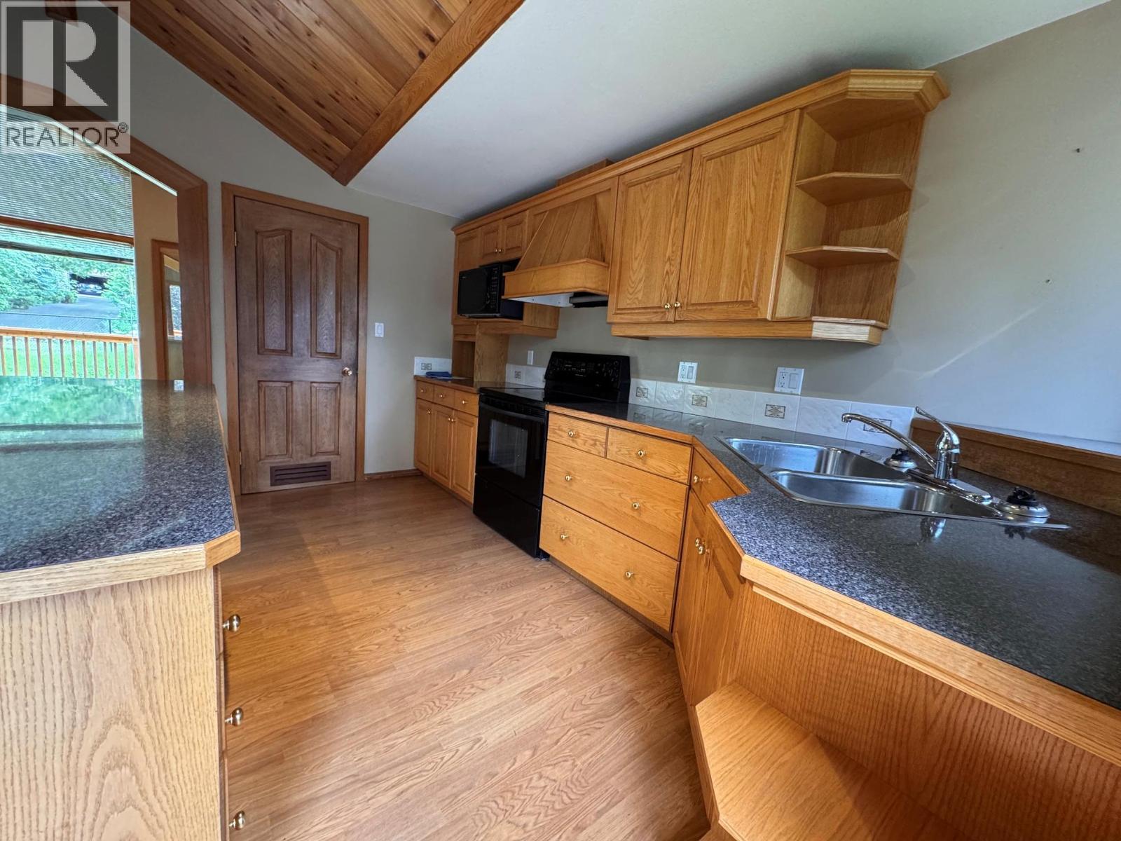 5007 Fairmont Close, Fairmont Hot Springs, British Columbia  V0B 1L1 - Photo 9 - 10391401