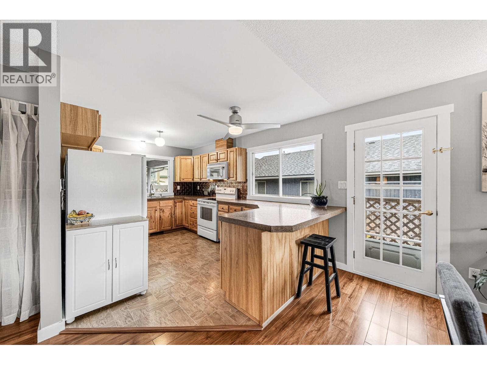 910 Alpine Way, Elkford, British Columbia  V0B 1H0 - Photo 3 - 10389724