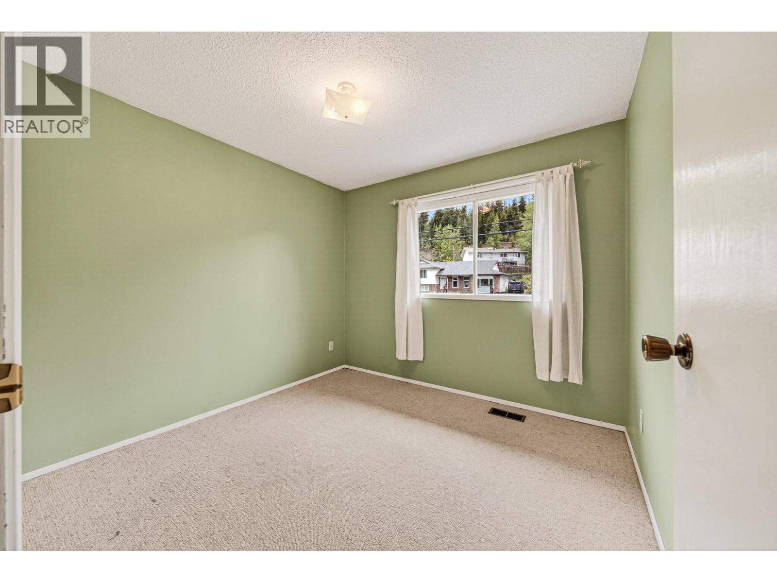 910 Alpine Way, Elkford, British Columbia  V0B 1H0 - Photo 32 - 10389724