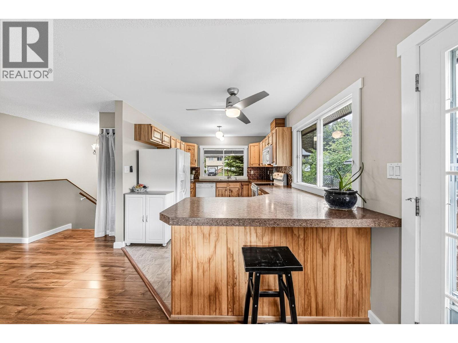 910 Alpine Way, Elkford, British Columbia  V0B 1H0 - Photo 4 - 10389724