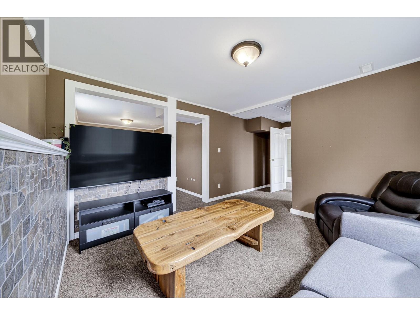 910 Alpine Way, Elkford, British Columbia  V0B 1H0 - Photo 46 - 10389724