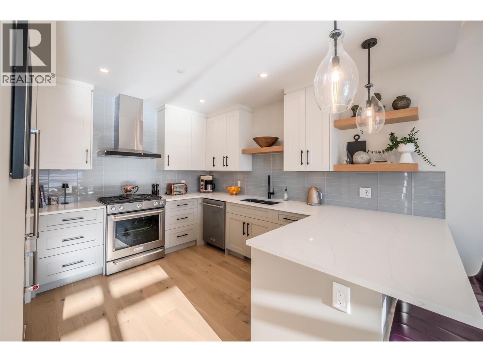 6007 Princess Street, Peachland, British Columbia  V0H 1X7 - Photo 3 - 10391574