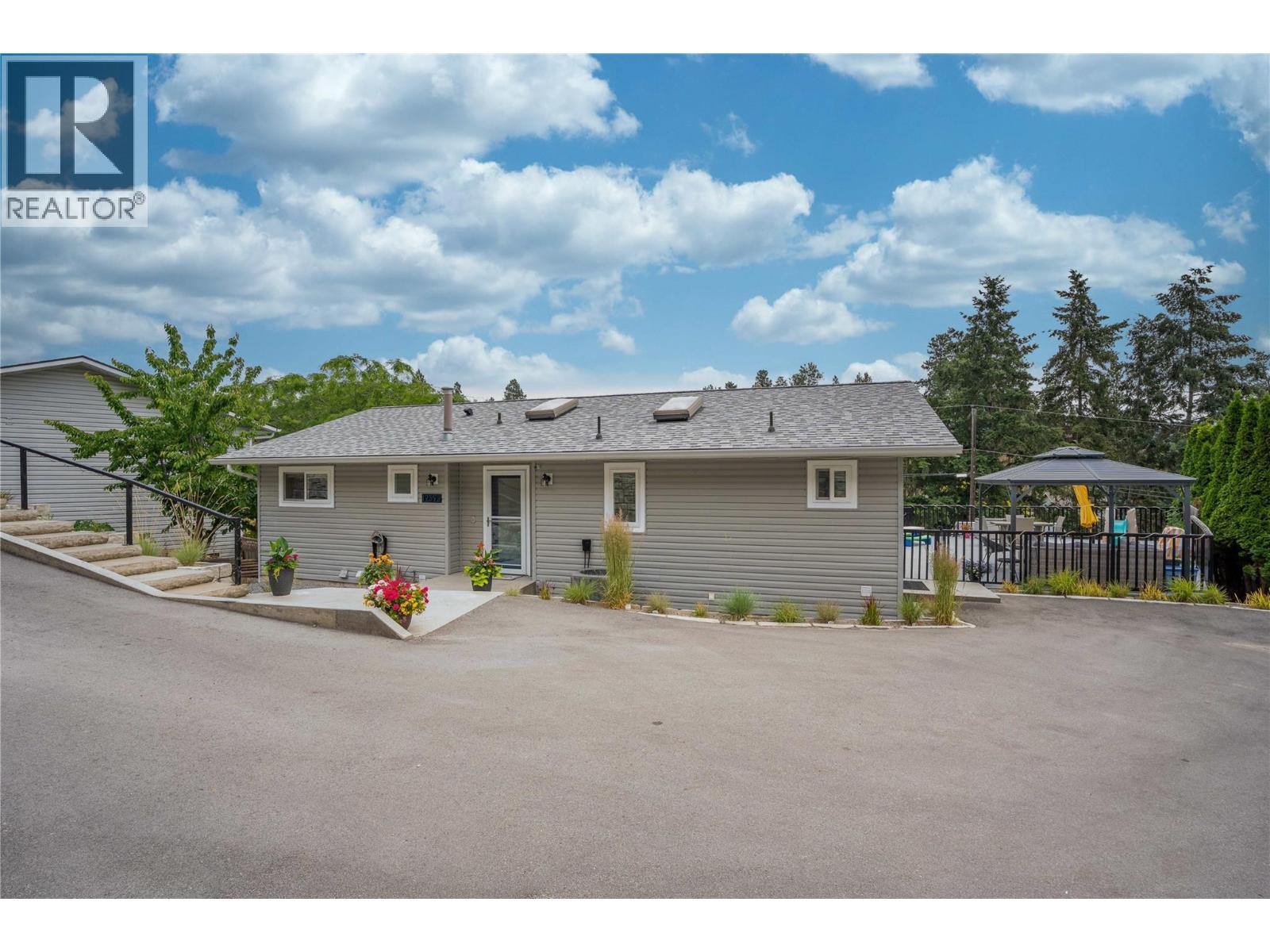 12595 Taylor Place, Summerland, British Columbia  V0H 1Z8 - Photo 3 - 10391455