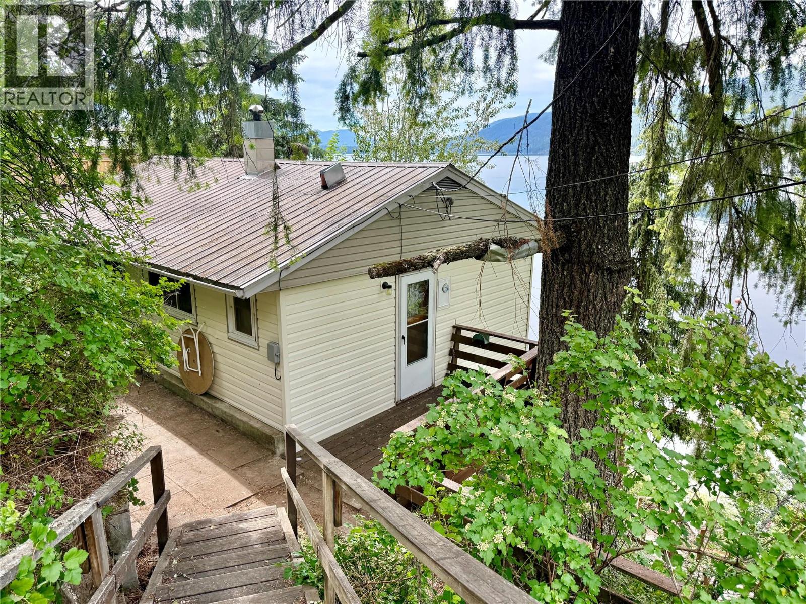 163 Brown Road, Christina Lake, British Columbia  V0H 1E2 - Photo 2 - 10391433