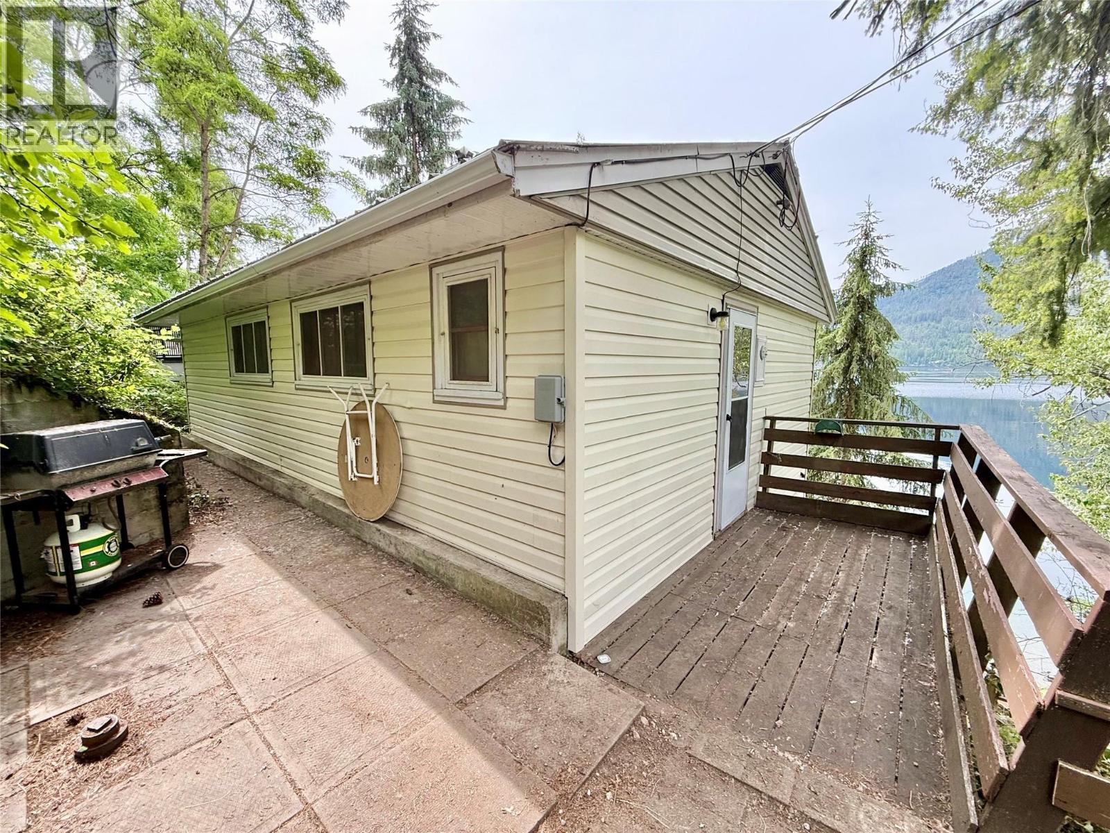 163 Brown Road, Christina Lake, British Columbia  V0H 1E2 - Photo 3 - 10391433
