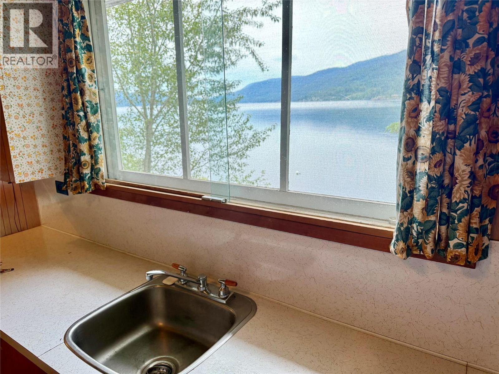 163 Brown Road, Christina Lake, British Columbia  V0H 1E2 - Photo 5 - 10391433