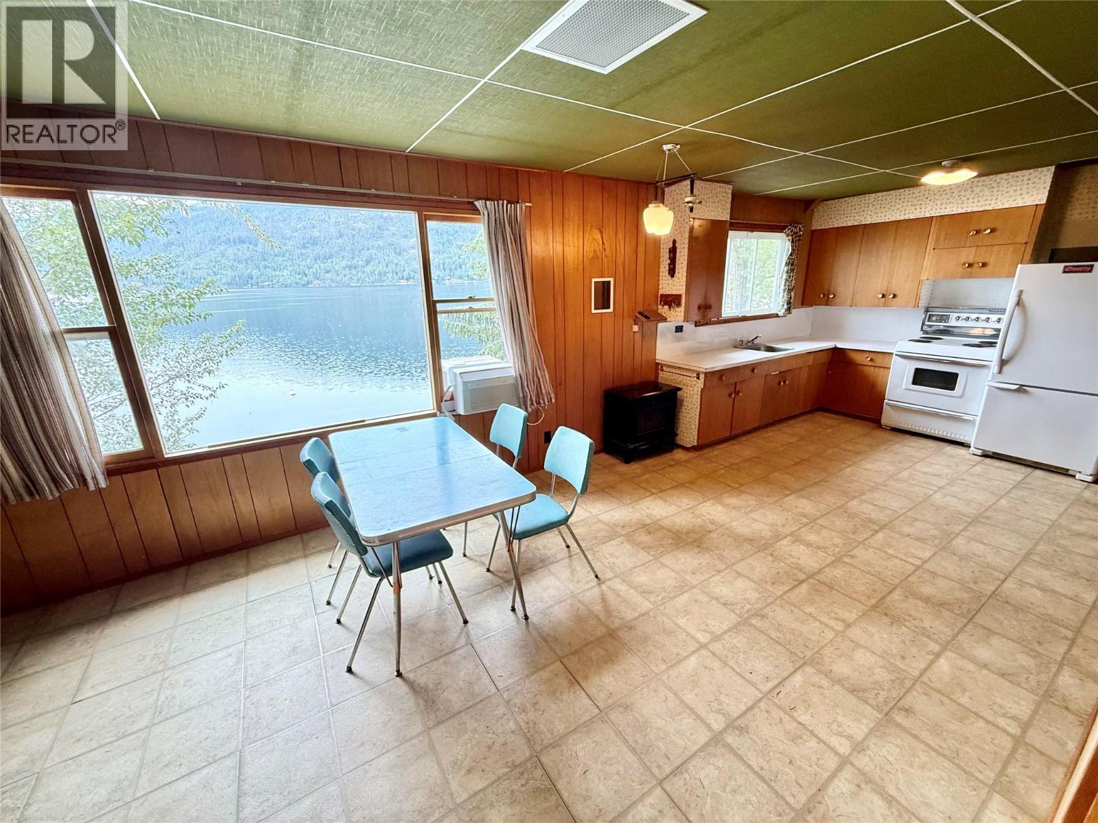 163 Brown Road, Christina Lake, British Columbia  V0H 1E2 - Photo 9 - 10391433