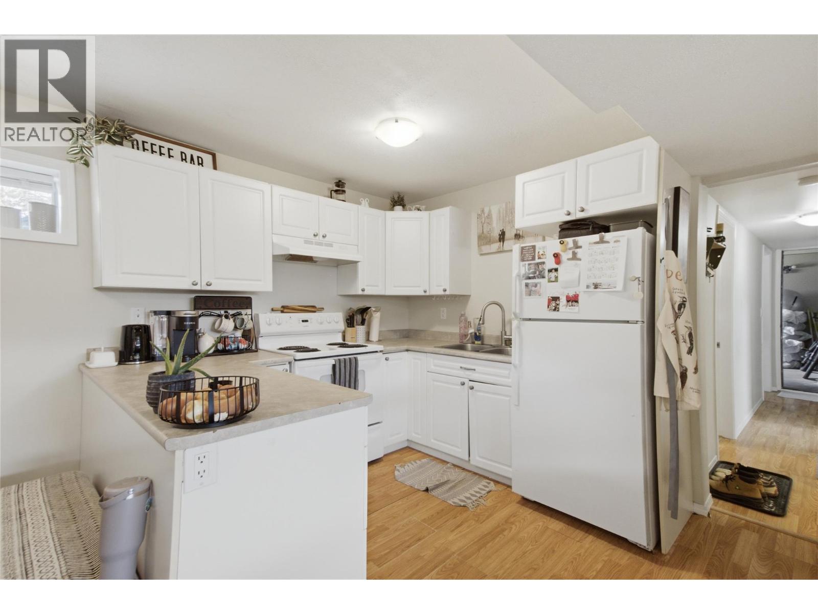 872 Puhallo Drive, Kamloops, British Columbia  V2B 6P7 - Photo 10 - 10391572