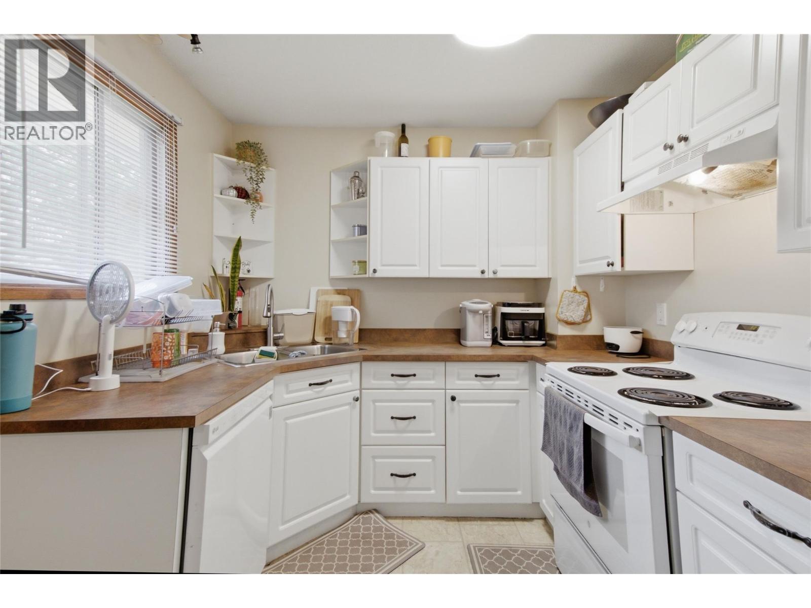 872 Puhallo Drive, Kamloops, British Columbia  V2B 6P7 - Photo 13 - 10391572