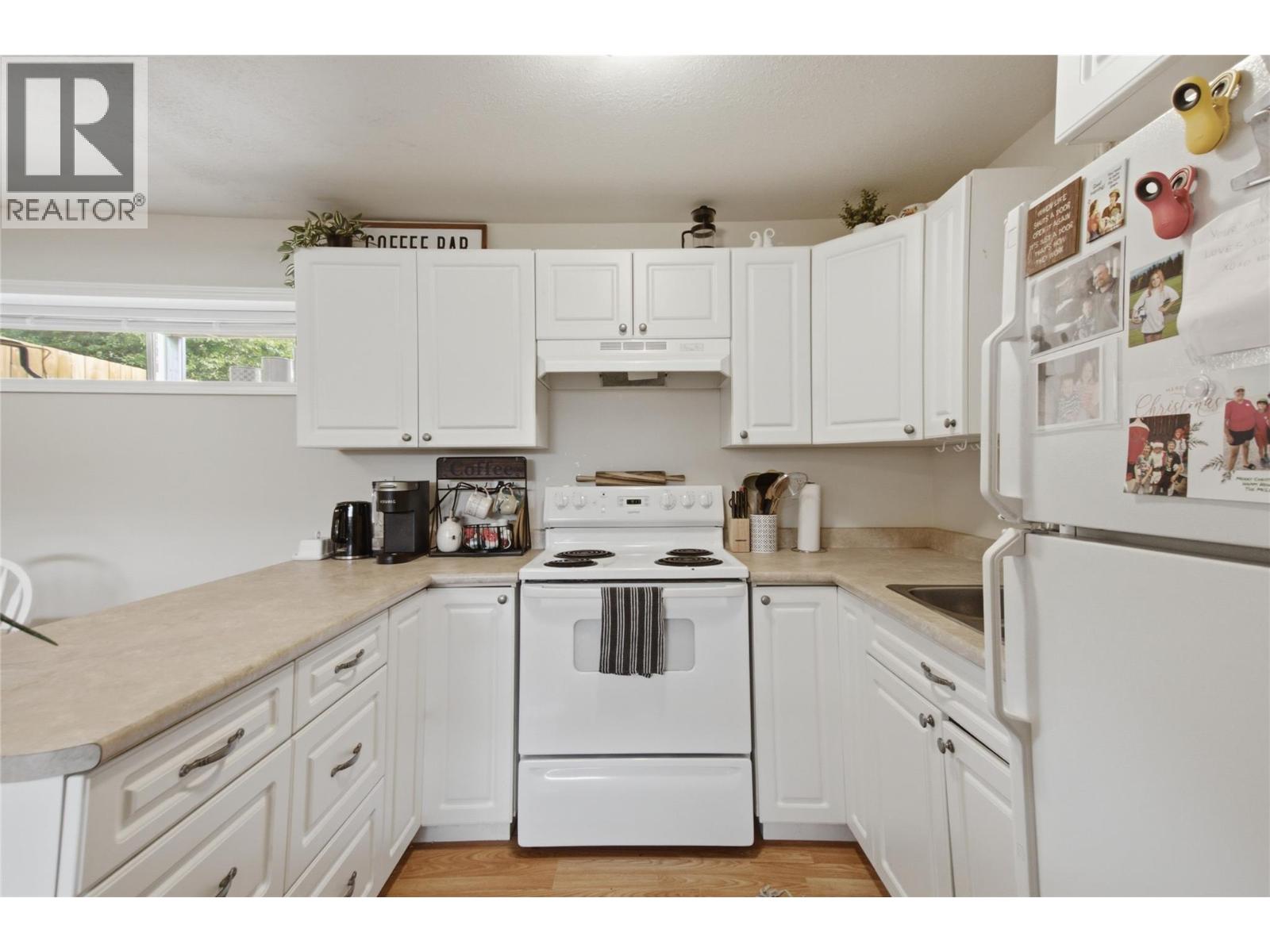 872 Puhallo Drive, Kamloops, British Columbia  V2B 6P7 - Photo 16 - 10391572