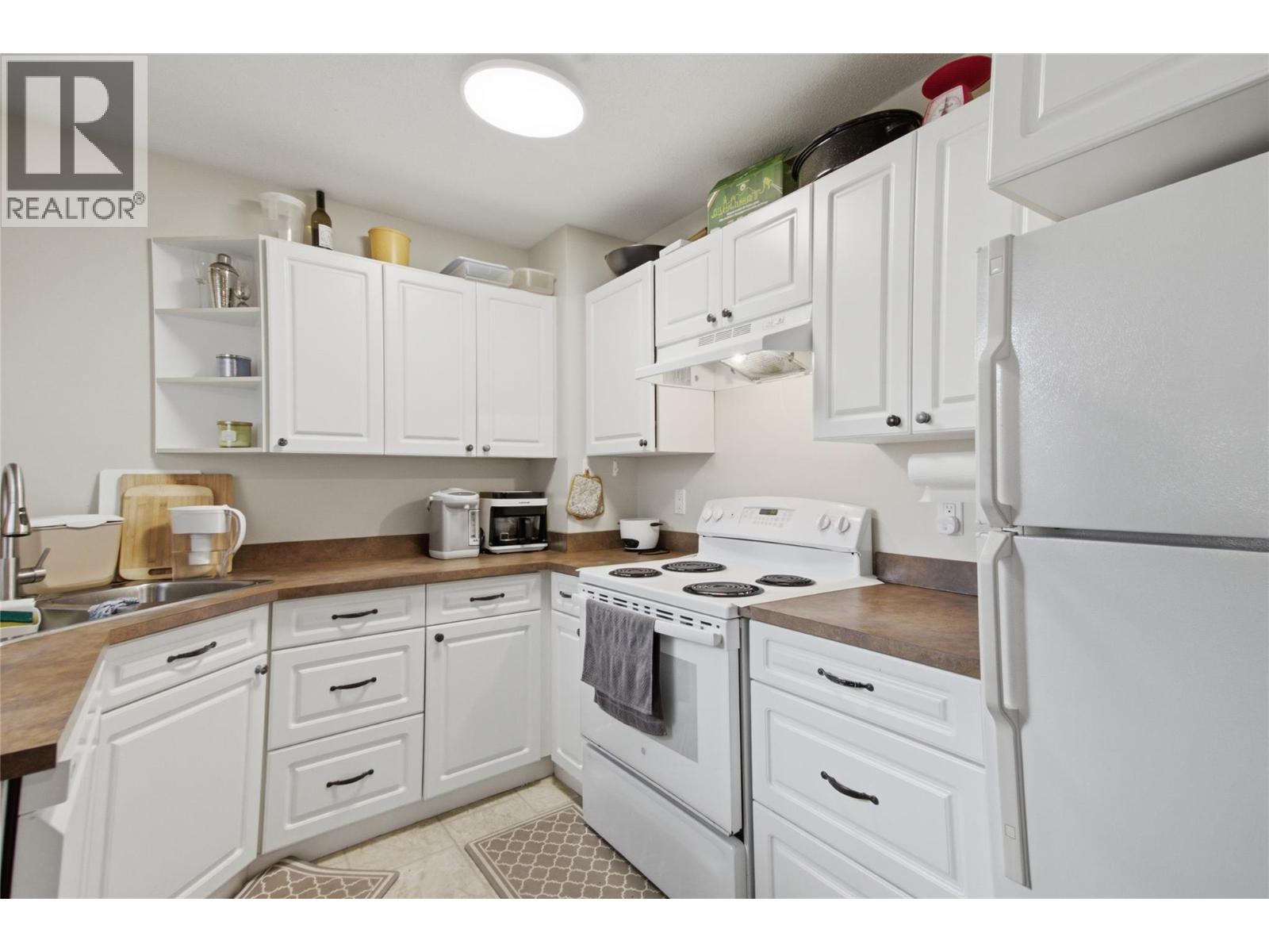 872 Puhallo Drive, Kamloops, British Columbia  V2B 6P7 - Photo 17 - 10391572