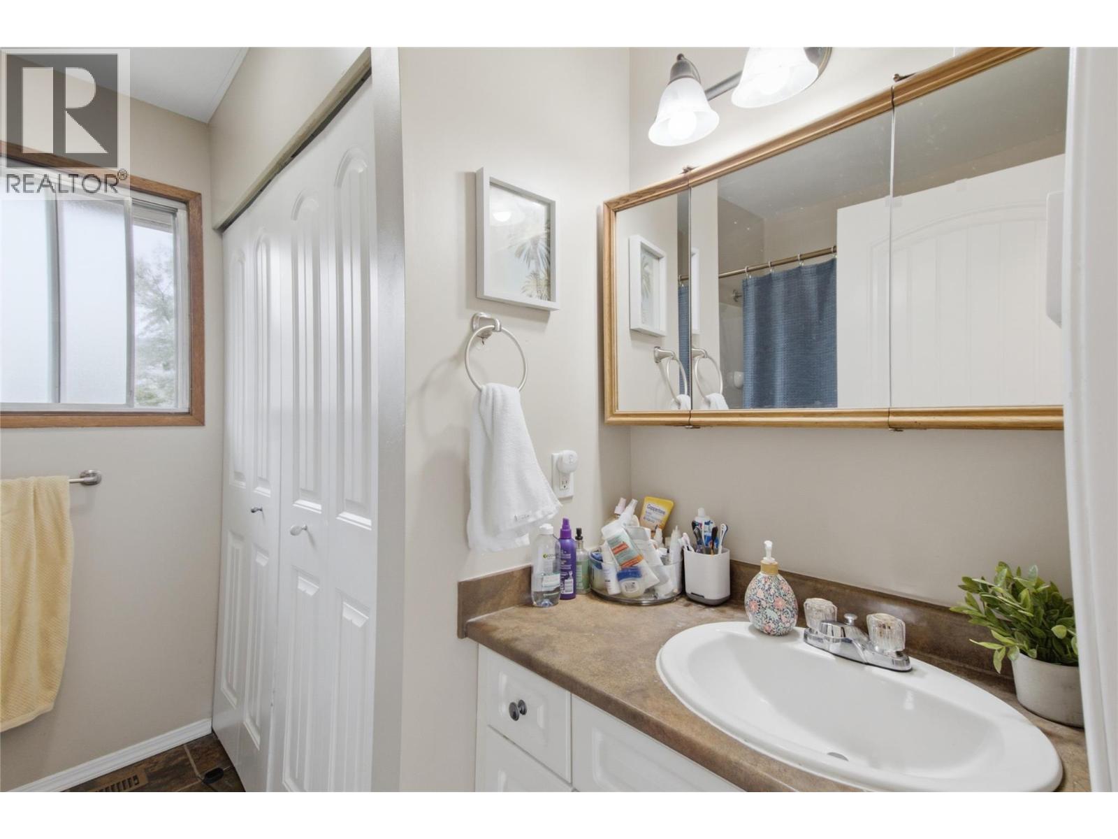 872 Puhallo Drive, Kamloops, British Columbia  V2B 6P7 - Photo 20 - 10391572