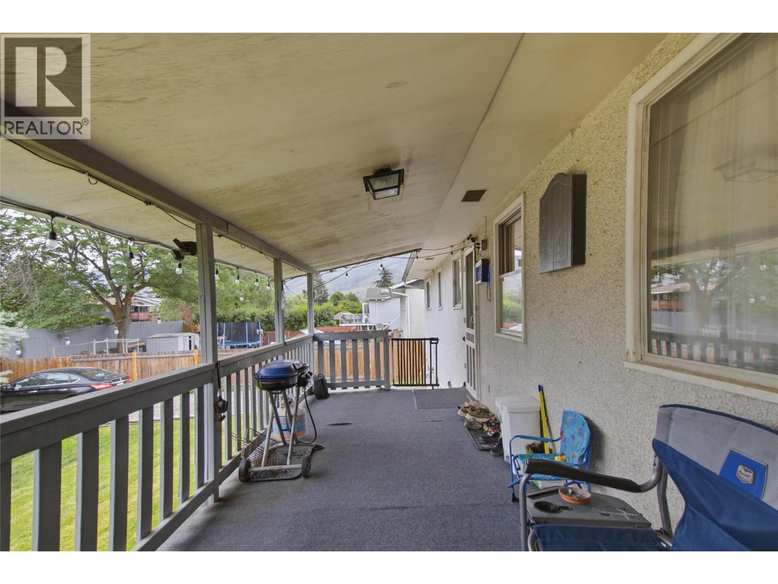 872 Puhallo Drive, Kamloops, British Columbia  V2B 6P7 - Photo 24 - 10391572