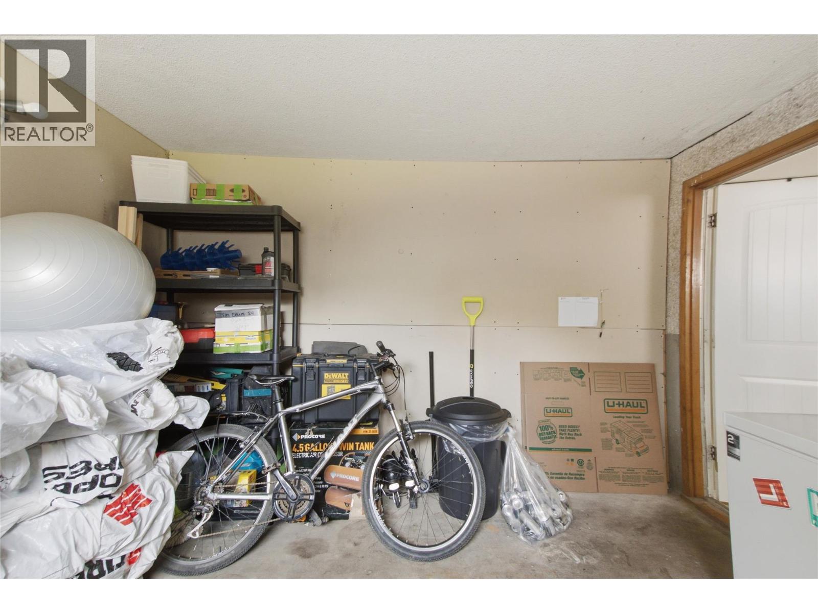 872 Puhallo Drive, Kamloops, British Columbia  V2B 6P7 - Photo 25 - 10391572