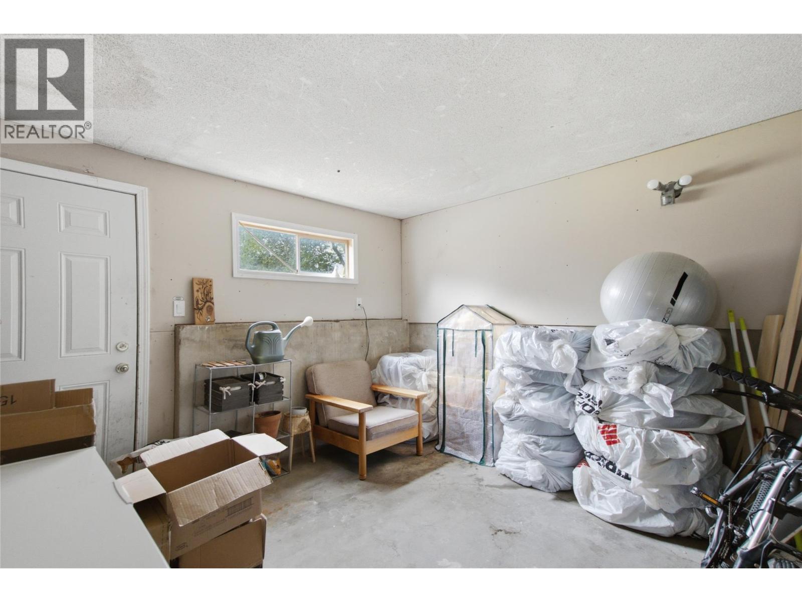 872 Puhallo Drive, Kamloops, British Columbia  V2B 6P7 - Photo 26 - 10391572