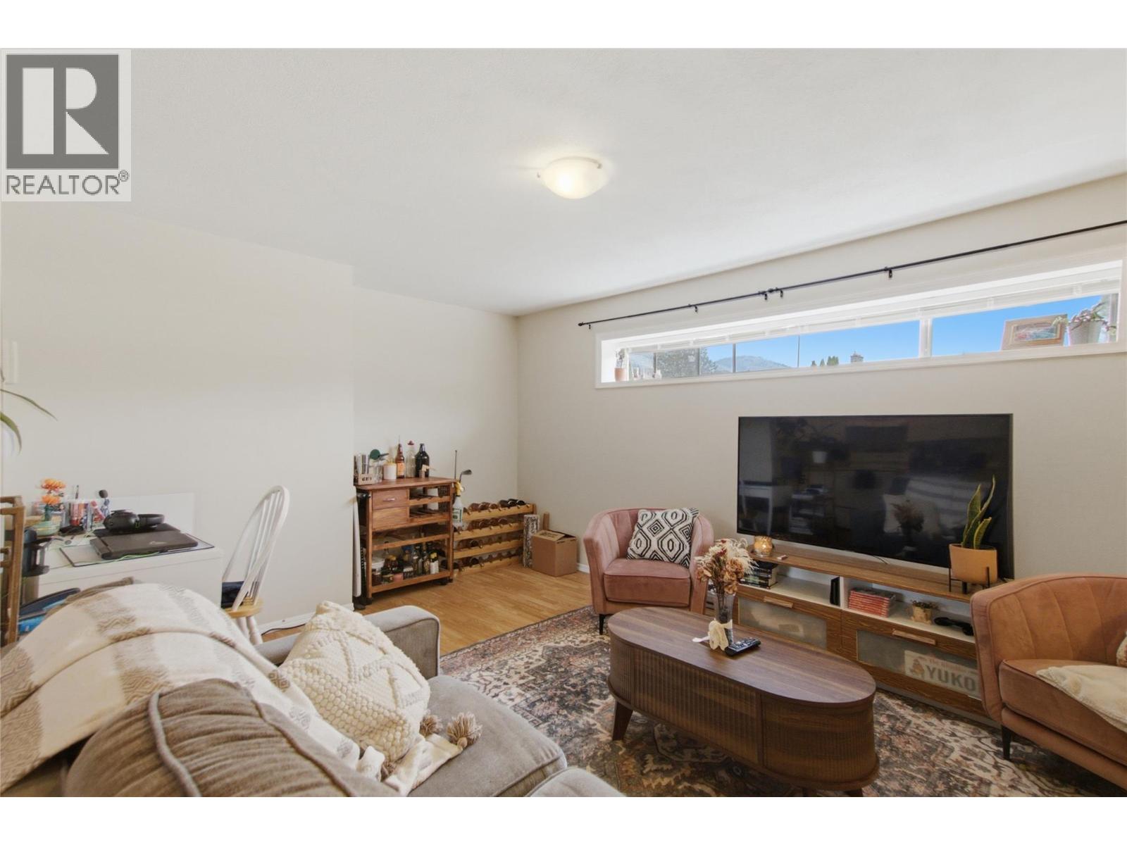 872 Puhallo Drive, Kamloops, British Columbia  V2B 6P7 - Photo 6 - 10391572
