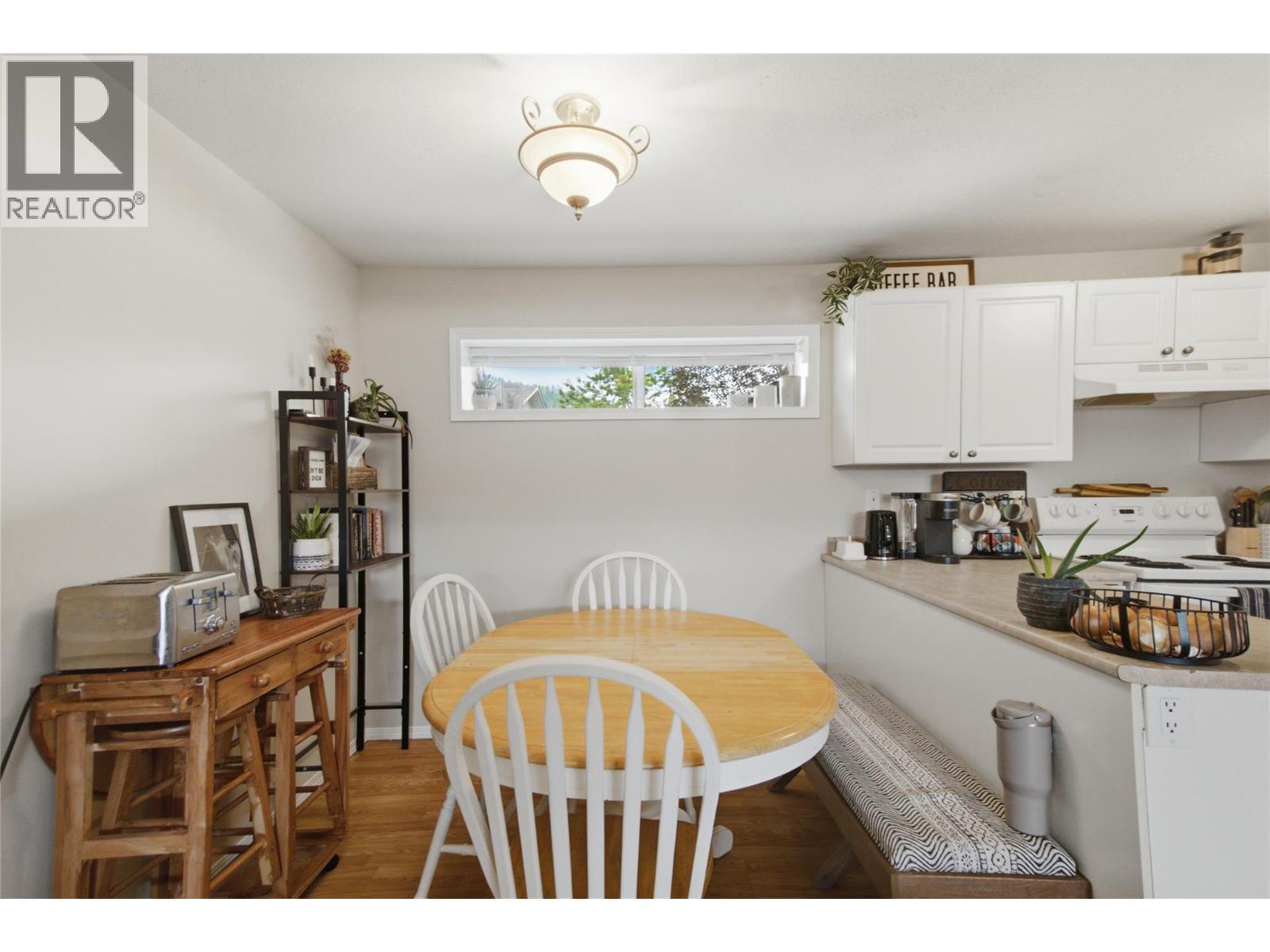 872 Puhallo Drive, Kamloops, British Columbia  V2B 6P7 - Photo 9 - 10391572