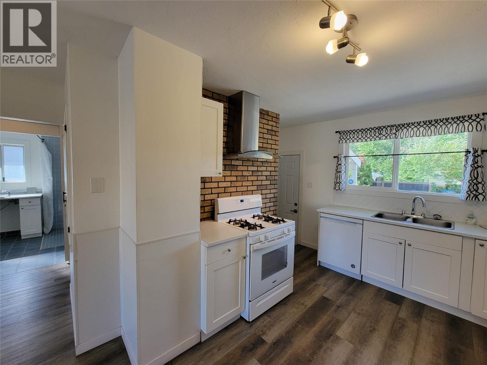 565 Eckhardt Avenue W, Penticton, British Columbia  V2A 2A5 - Photo 10 - 10391679