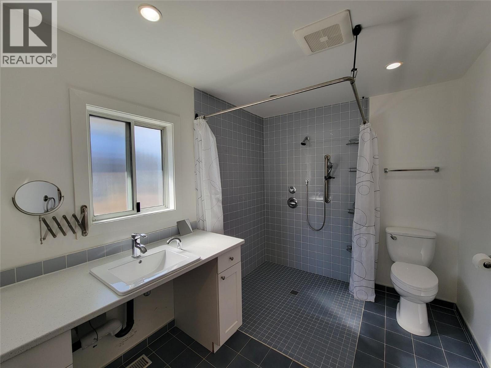 565 Eckhardt Avenue W, Penticton, British Columbia  V2A 2A5 - Photo 19 - 10391679