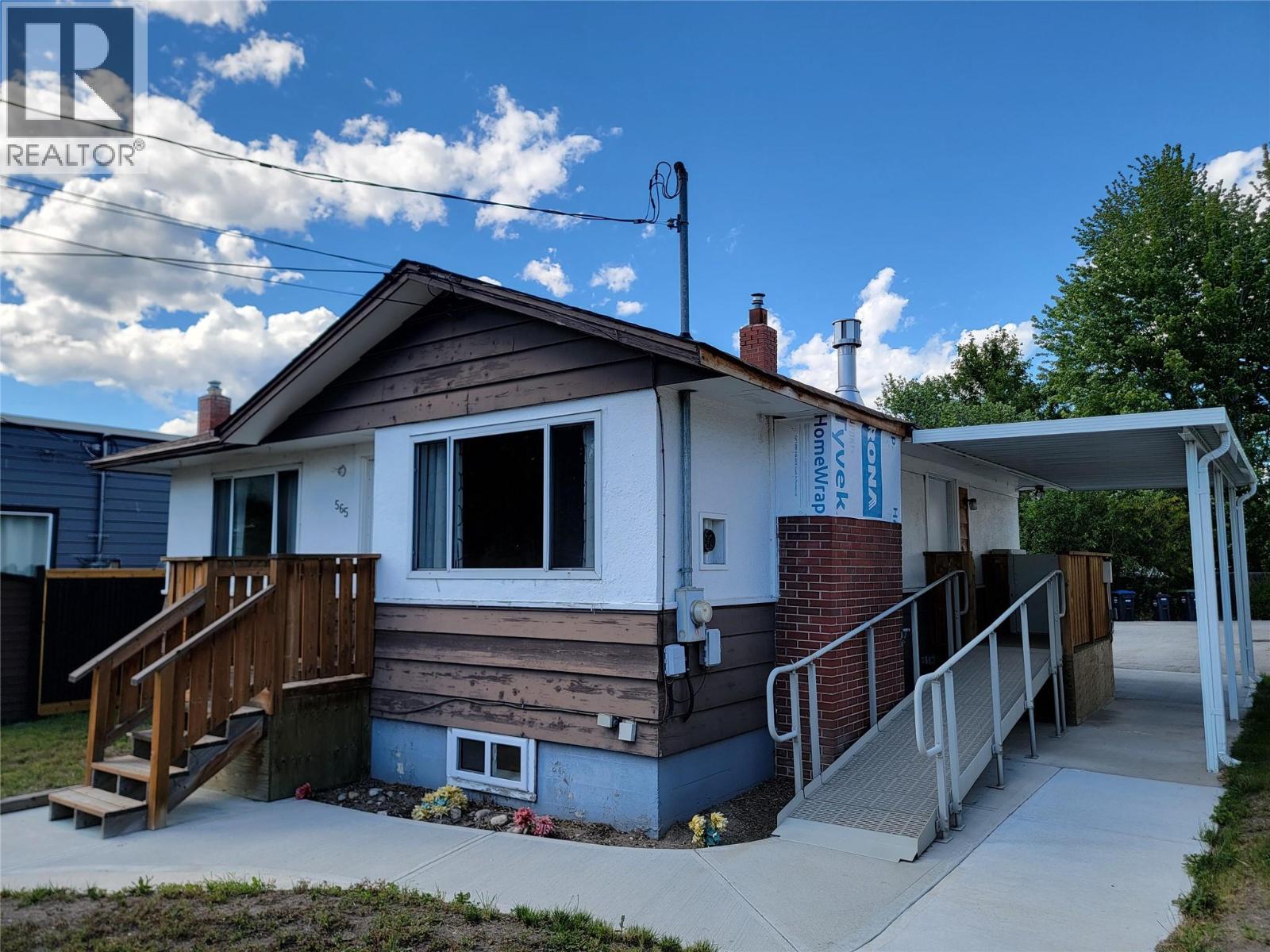 565 Eckhardt Avenue W, Penticton, British Columbia  V2A 2A5 - Photo 2 - 10391679