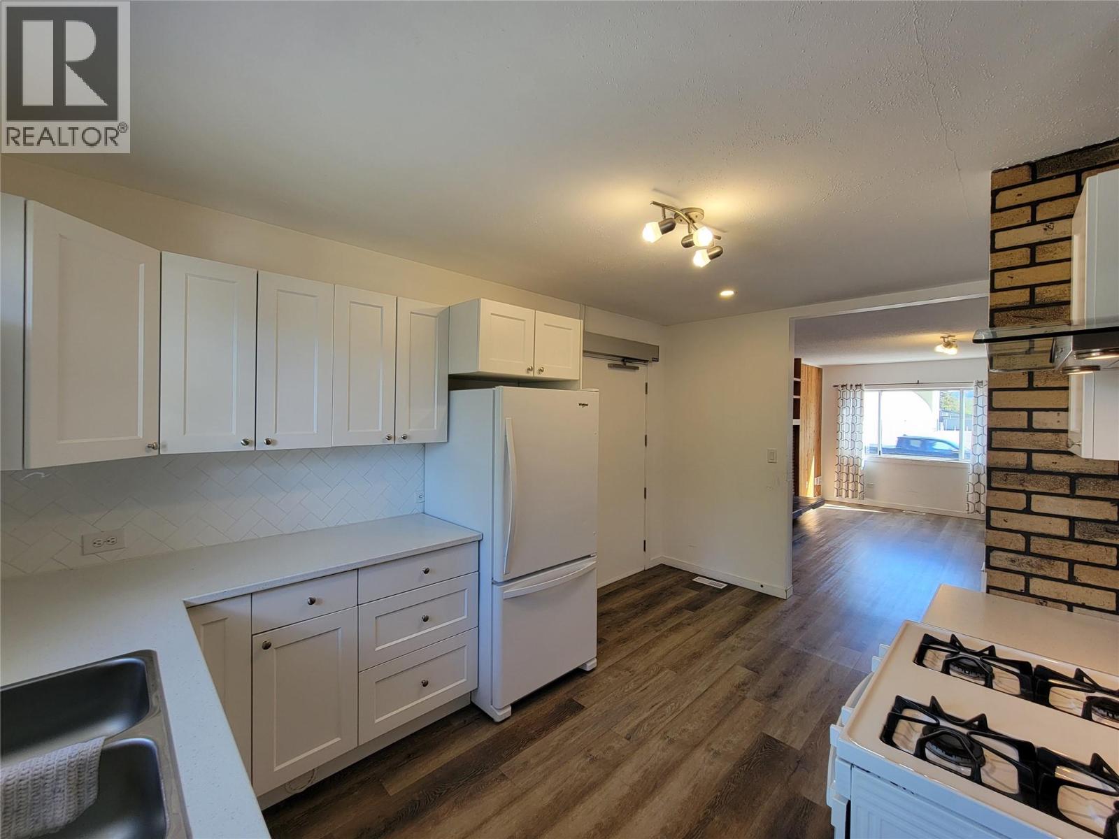 565 Eckhardt Avenue W, Penticton, British Columbia  V2A 2A5 - Photo 6 - 10391679