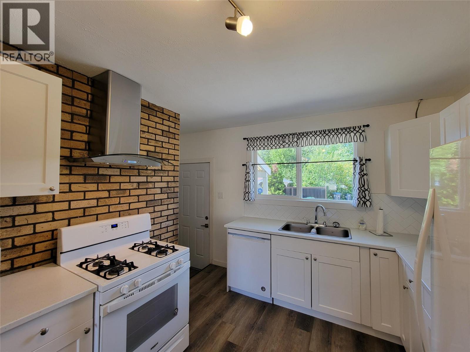 565 Eckhardt Avenue W, Penticton, British Columbia  V2A 2A5 - Photo 7 - 10391679