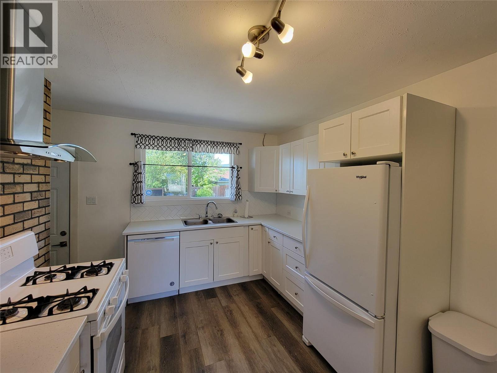 565 Eckhardt Avenue W, Penticton, British Columbia  V2A 2A5 - Photo 8 - 10391679