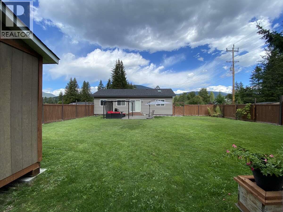 2704 Jacks Crescent, South Slocan, British Columbia  V0G 2G1 - Photo 3 - 10391710