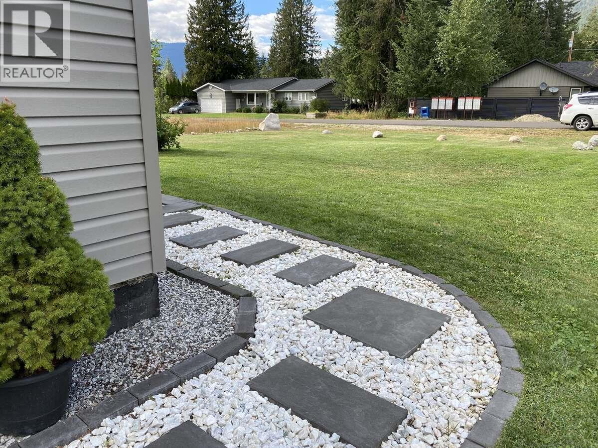 2704 Jacks Crescent, South Slocan, British Columbia  V0G 2G1 - Photo 5 - 10391710