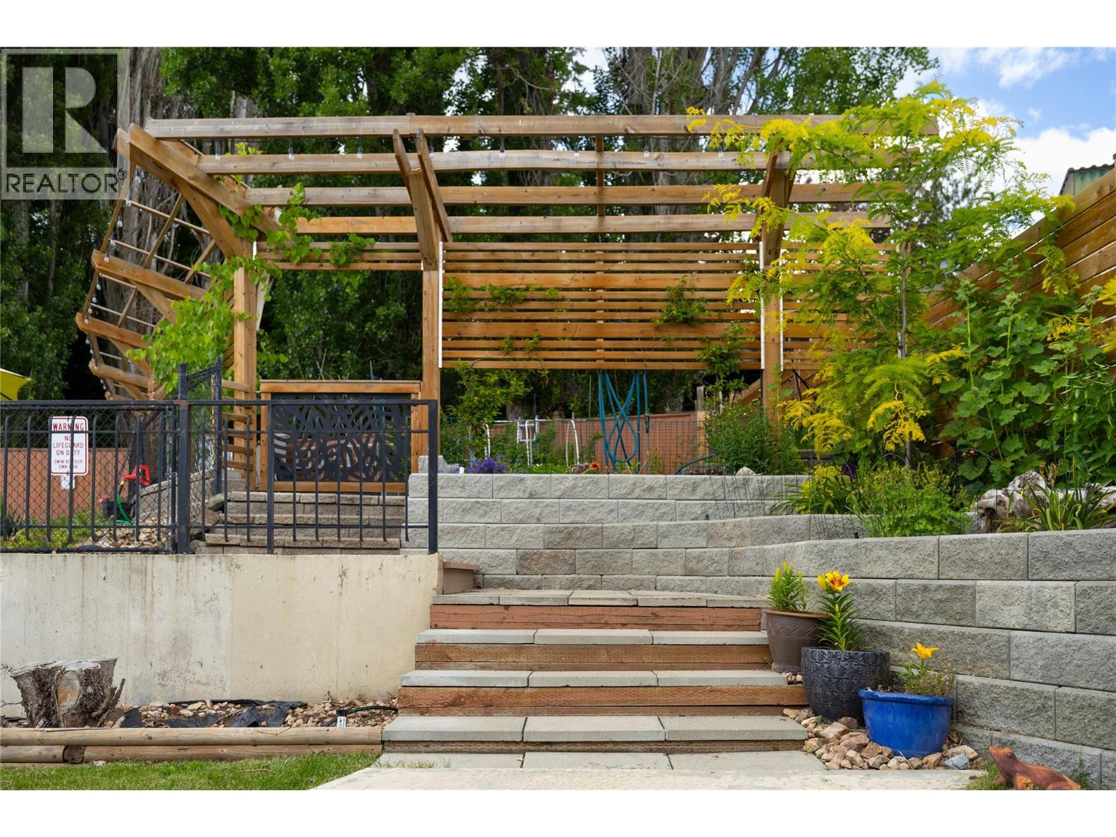 6671 Orchard Hill Drive, Vernon, British Columbia  V1H 1B8 - Photo 9 - 10391678