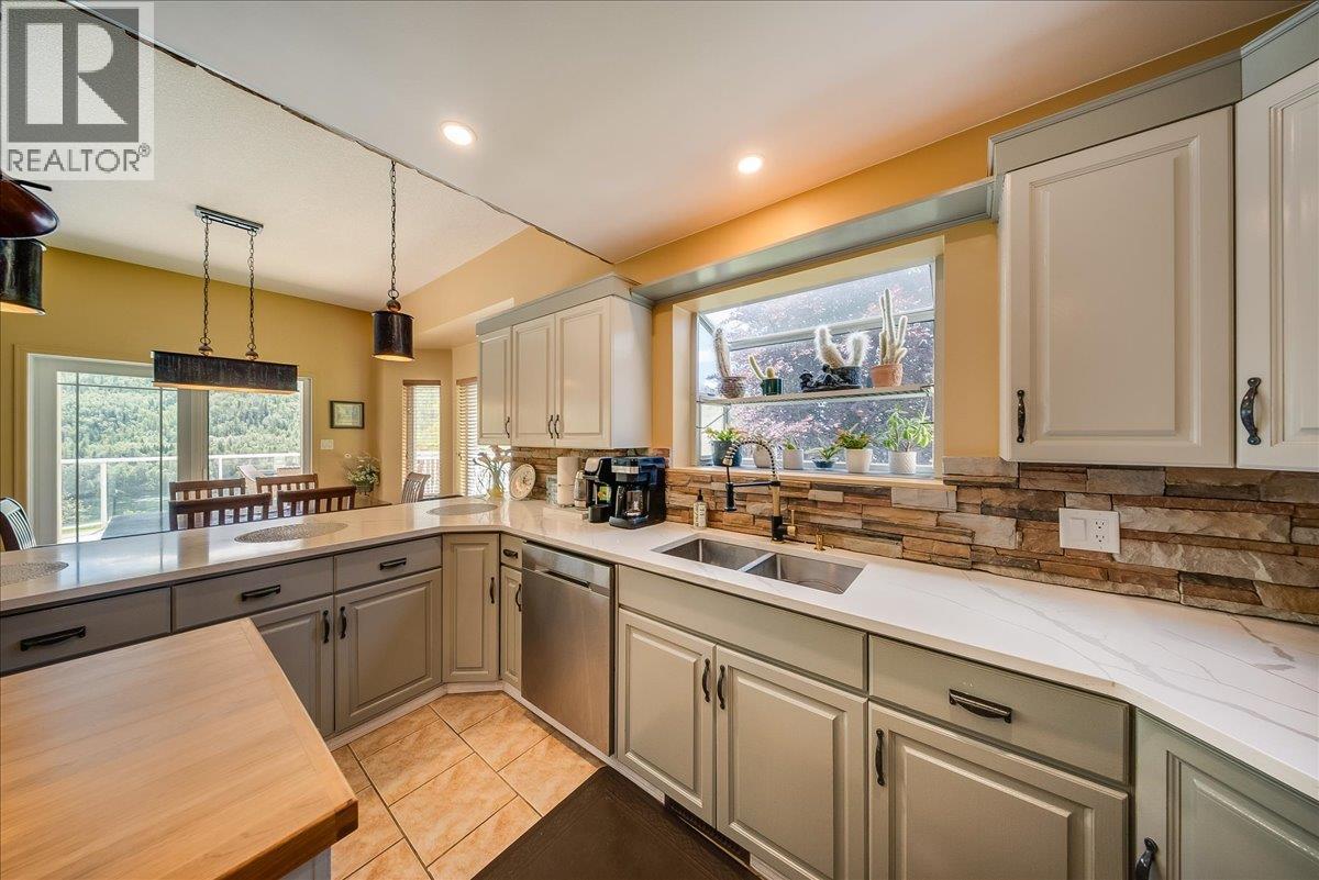 412 14th Avenue, Genelle, British Columbia  V0G 1G0 - Photo 10 - 10391481