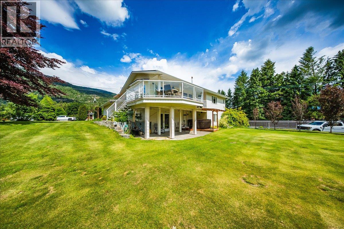 412 14th Avenue, Genelle, British Columbia  V0G 1G0 - Photo 2 - 10391481