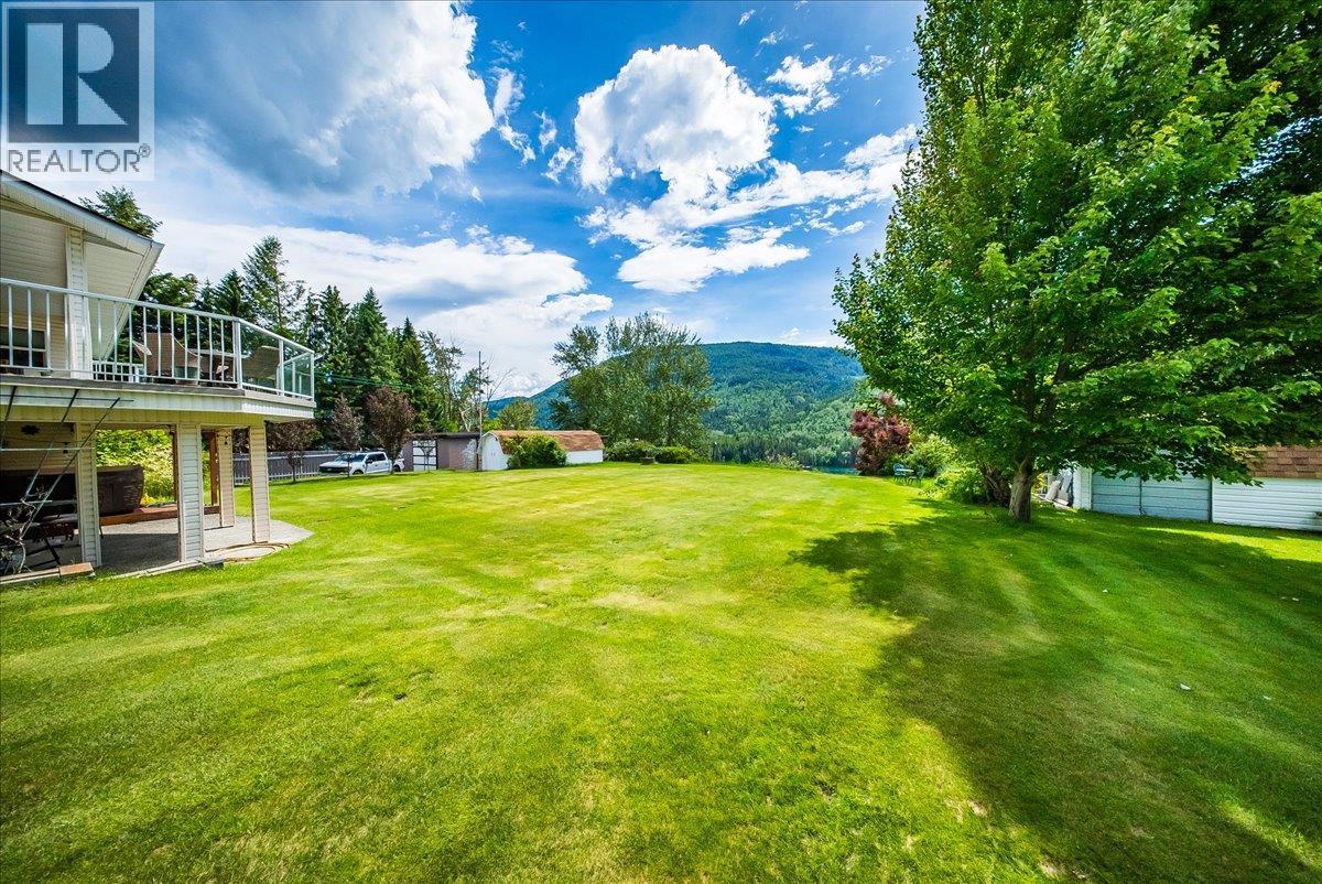 412 14th Avenue, Genelle, British Columbia  V0G 1G0 - Photo 3 - 10391481