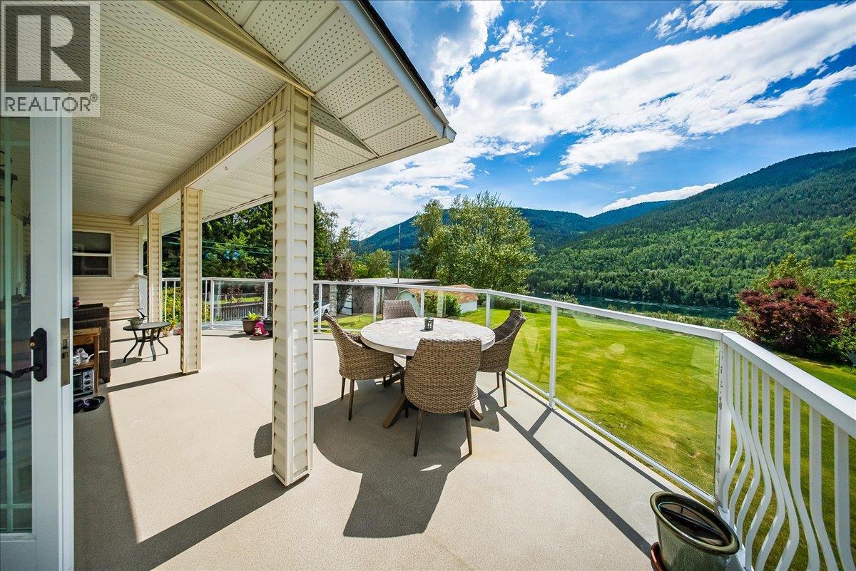412 14th Avenue, Genelle, British Columbia  V0G 1G0 - Photo 4 - 10391481