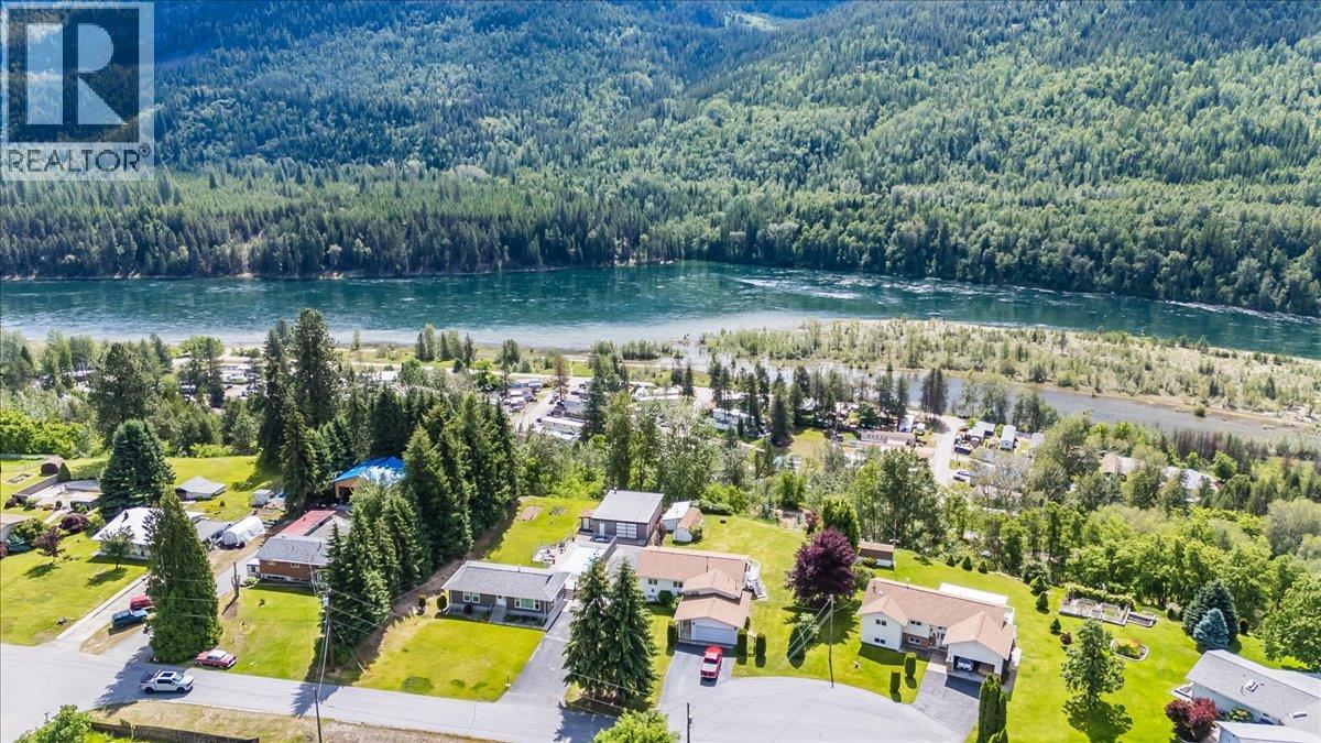 412 14th Avenue, Genelle, British Columbia  V0G 1G0 - Photo 6 - 10391481