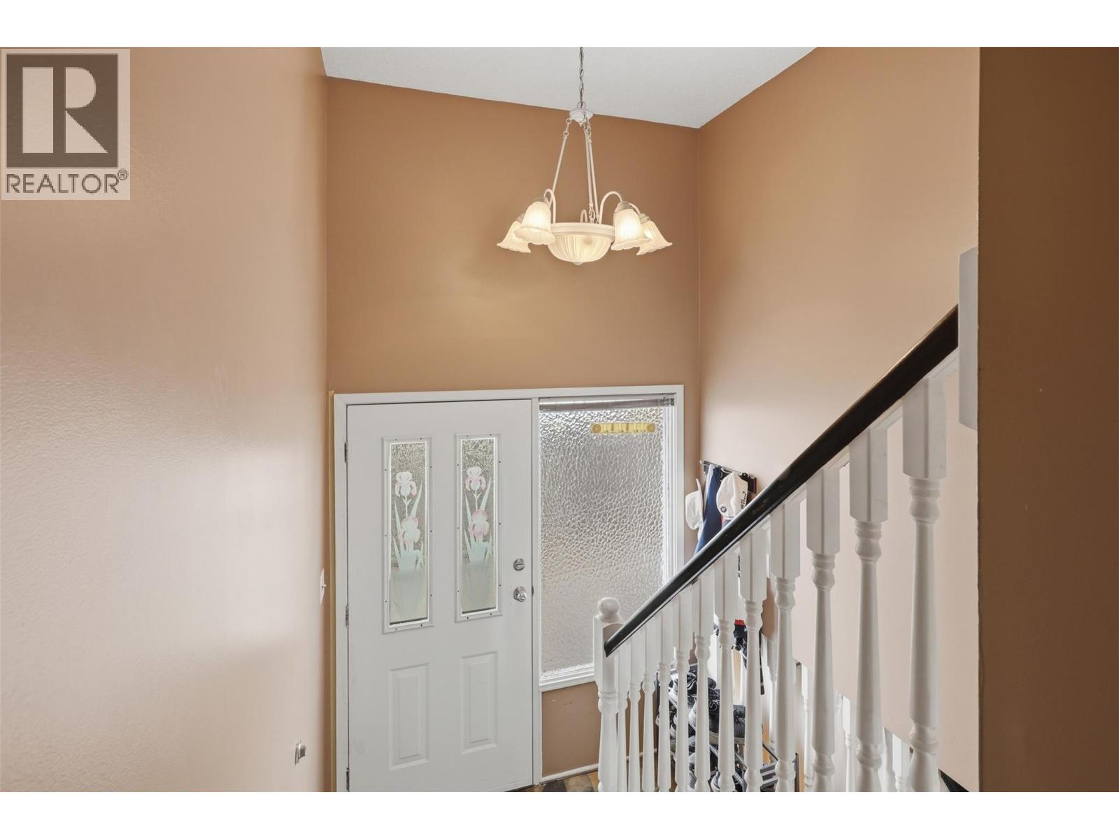 1075 Acadia Place, Kamloops, British Columbia  V2B 7Z5 - Photo 3 - 10391714