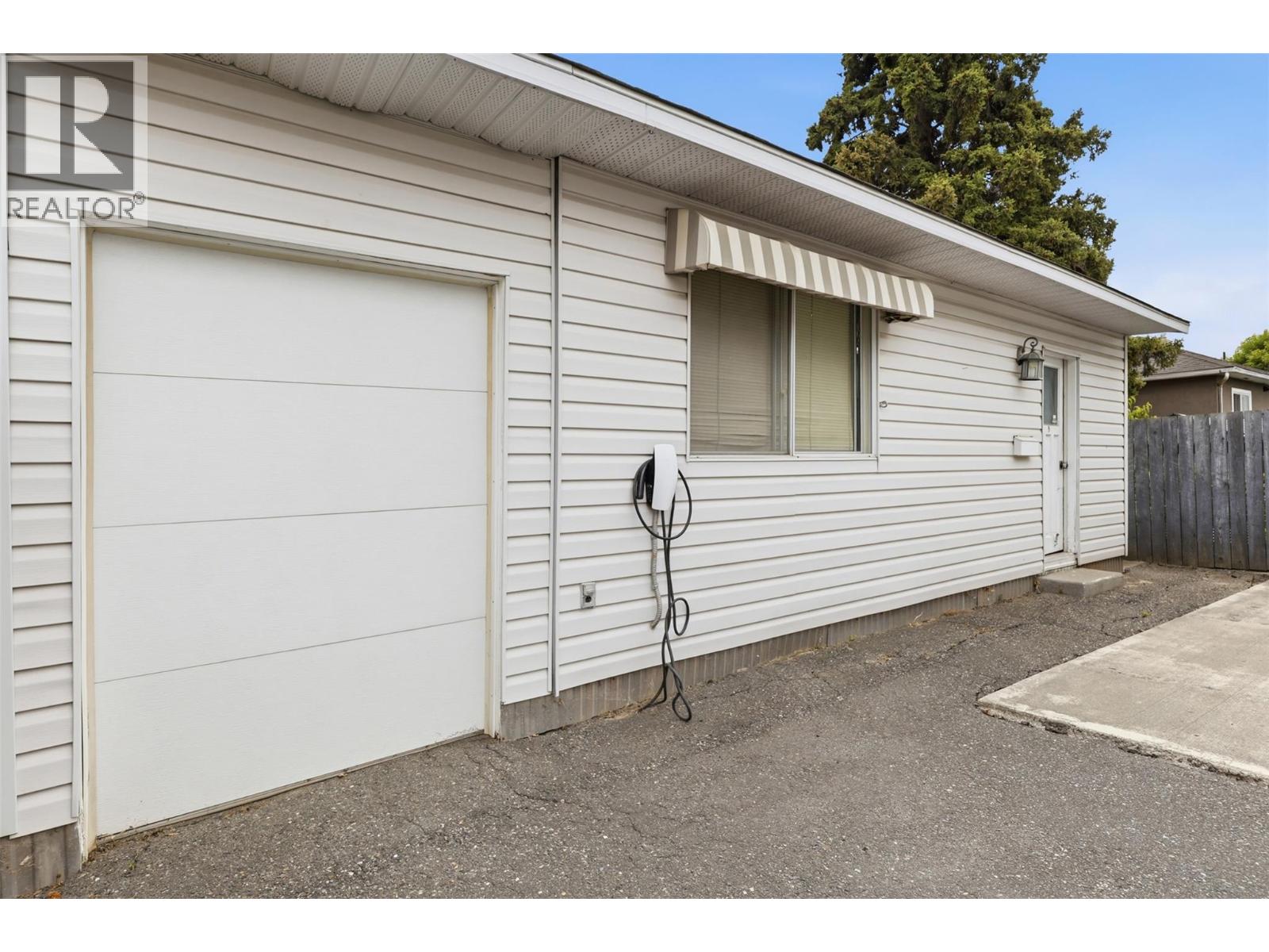 1075 Acadia Place, Kamloops, British Columbia  V2B 7Z5 - Photo 35 - 10391714