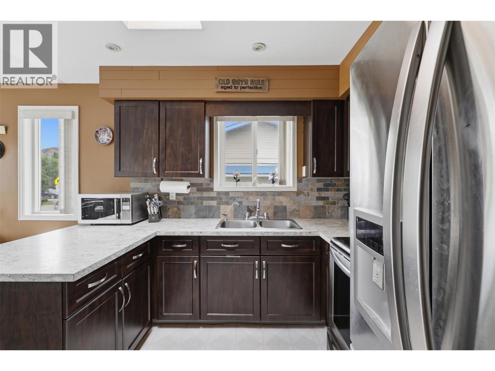 1075 Acadia Place, Kamloops, British Columbia  V2B 7Z5 - Photo 6 - 10391714