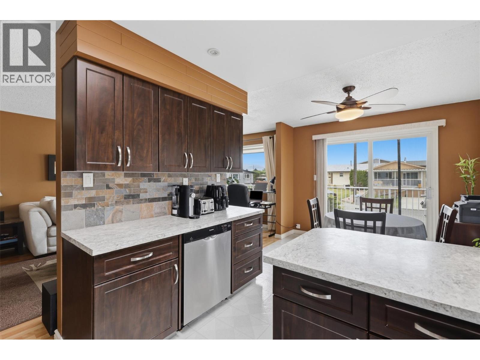 1075 Acadia Place, Kamloops, British Columbia  V2B 7Z5 - Photo 7 - 10391714