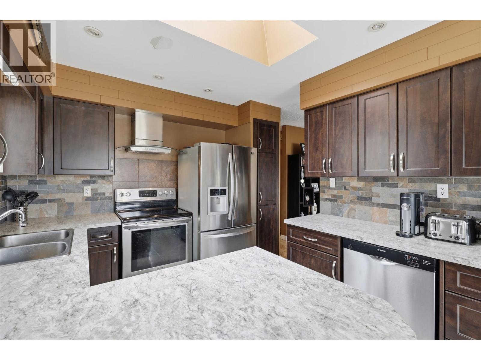 1075 Acadia Place, Kamloops, British Columbia  V2B 7Z5 - Photo 9 - 10391714