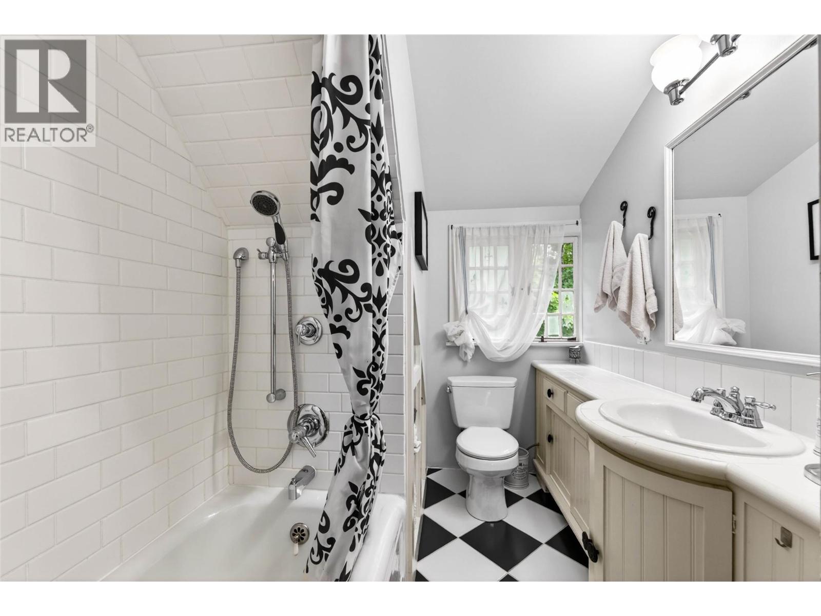 502 Houston Street, Nelson, British Columbia  V1L 5H7 - Photo 30 - 10391603