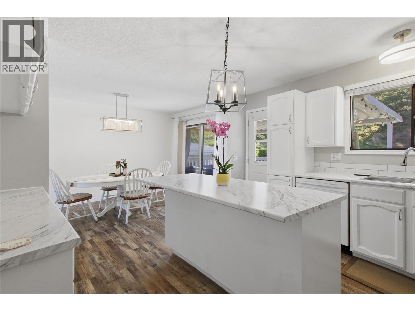 6193 Dallas Drive, Kamloops, British Columbia  V2C 5Z9 - Photo 8 - 10391670
