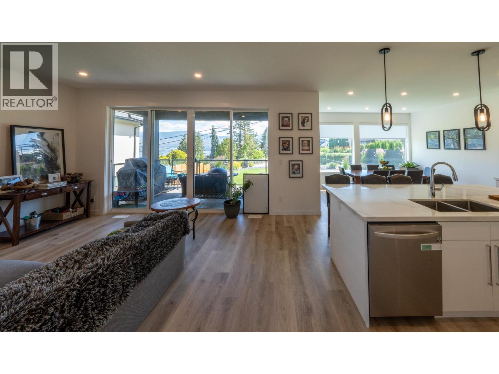703 Lake Court, West Kelowna, British Columbia  V1Z 1H6 - Photo 5 - 10391560