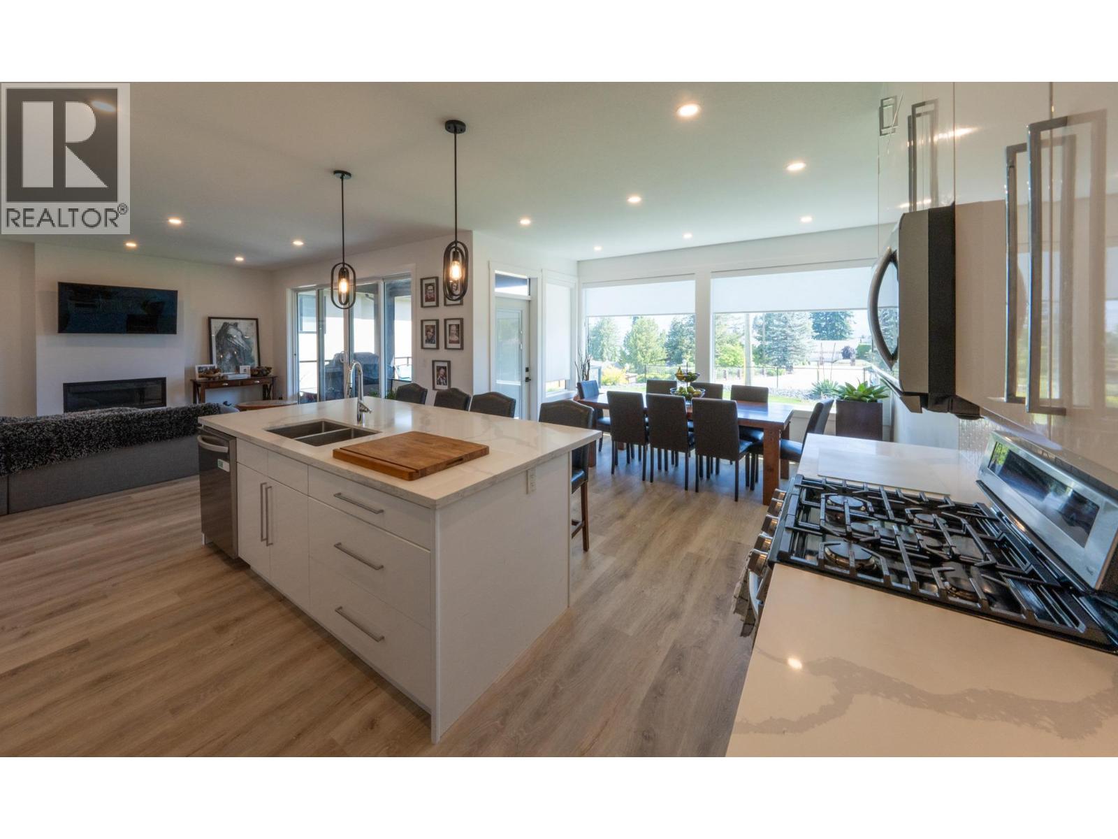 703 Lake Court, West Kelowna, British Columbia  V1Z 1H6 - Photo 6 - 10391560