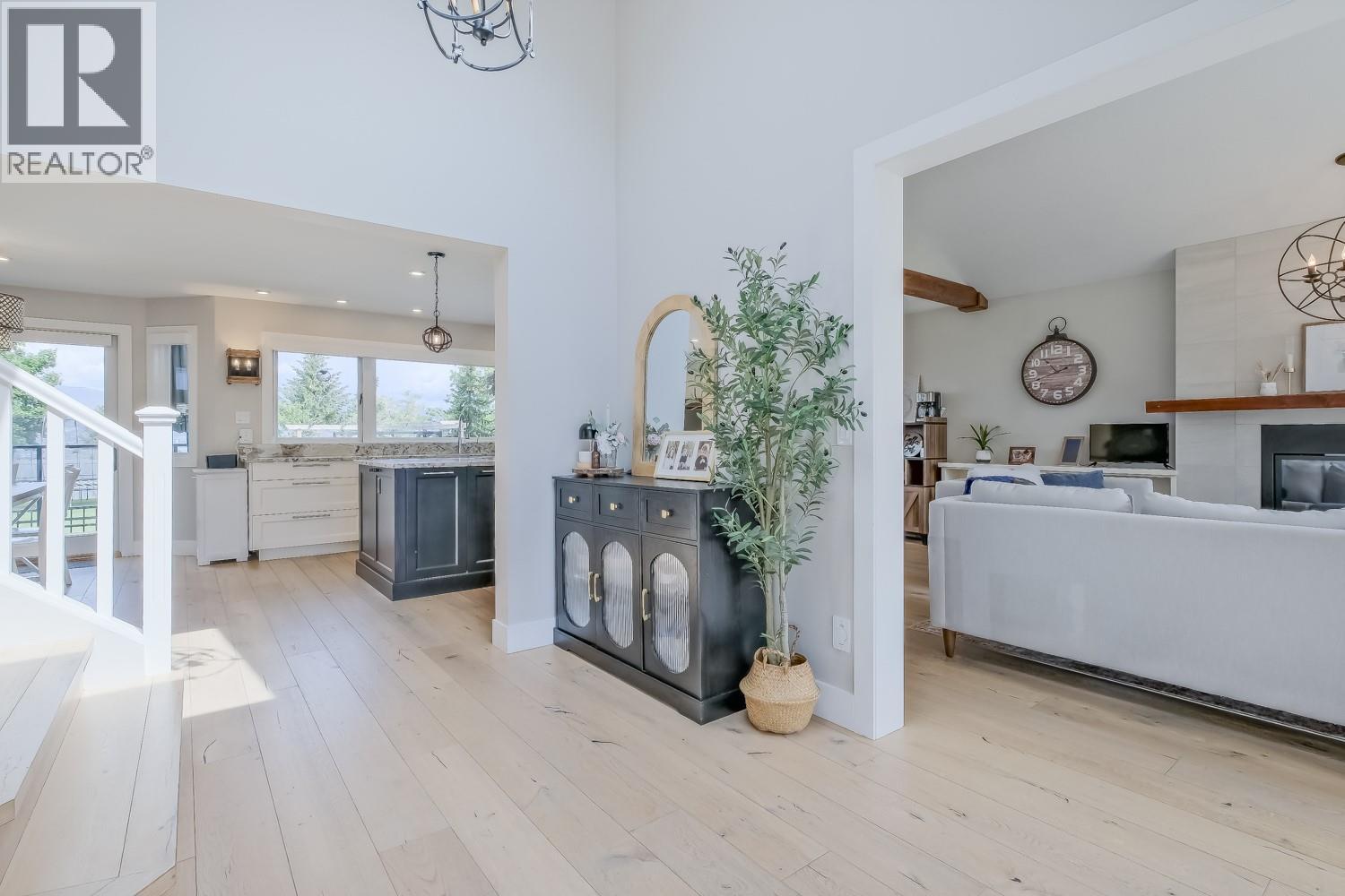 458 Curlew Drive, Kelowna, British Columbia  V1W 4L1 - Photo 4 - 10388793