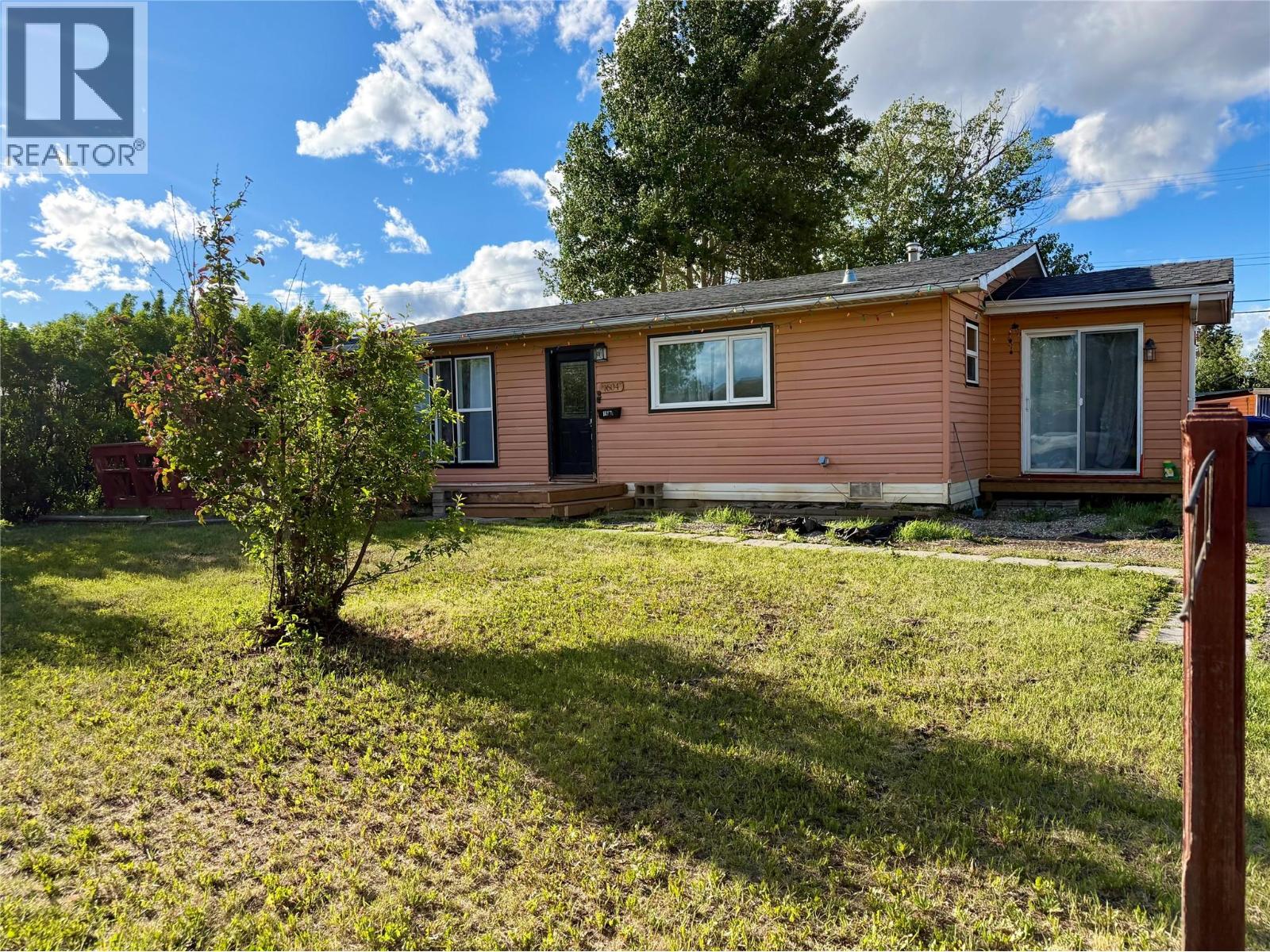 1604 116 Avenue, dawson creek, British Columbia